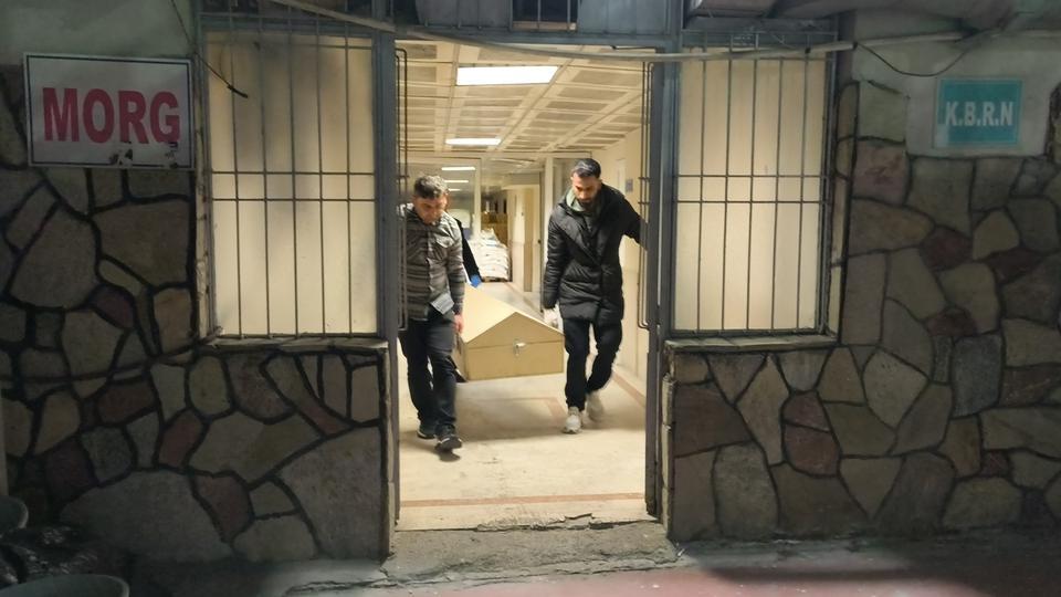 ARKADAŞININ OĞLU TARAFINDAN BIÇAKLANAN ADAM HAYATINI KAYBETTİ