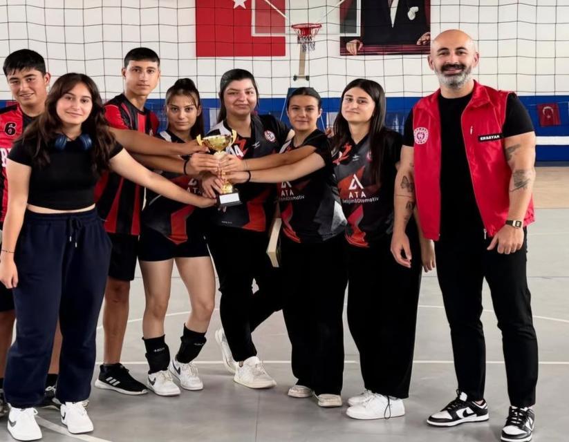 Aydın'da liseli gençler şampiyonluk için ter döktü