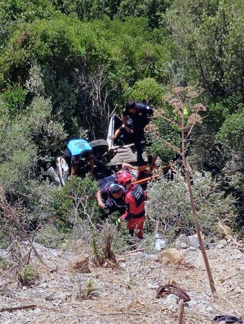 SAKAR RAMPASINDA ARAÇ 70 METRELİK UÇURUMA YUVARLANDI