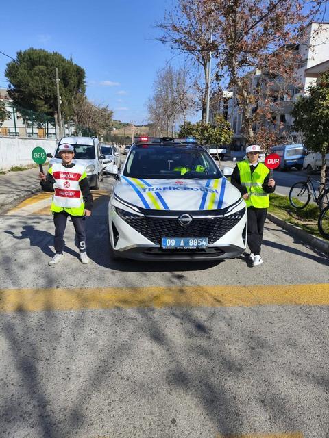 SULTANHİSAR'DA ÖĞRENCİLERE TRAFİK EĞİTİMİ VERİLDİ, OKUL SERVİSLERİ DENETLENDİ
