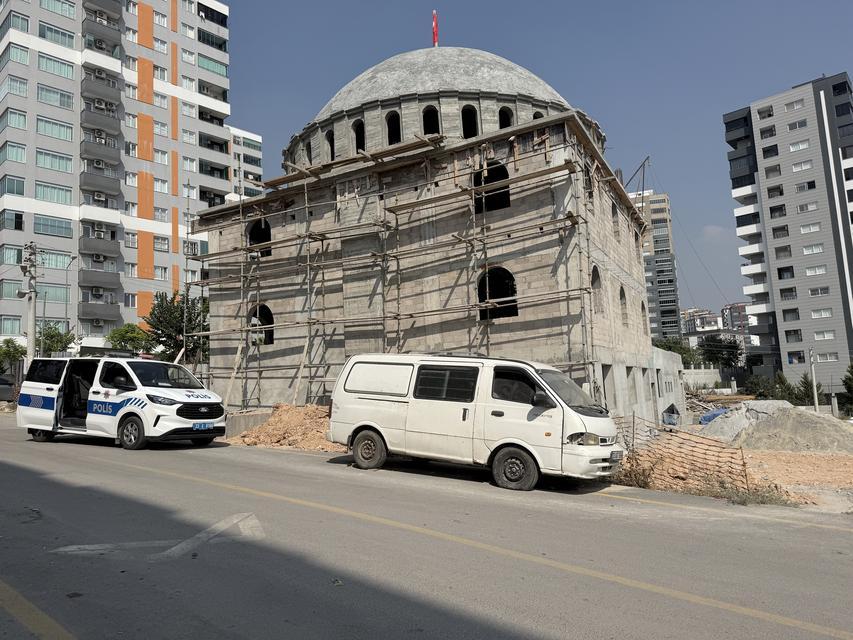 Gece bekçisi cami inşaatında ölü bulundu