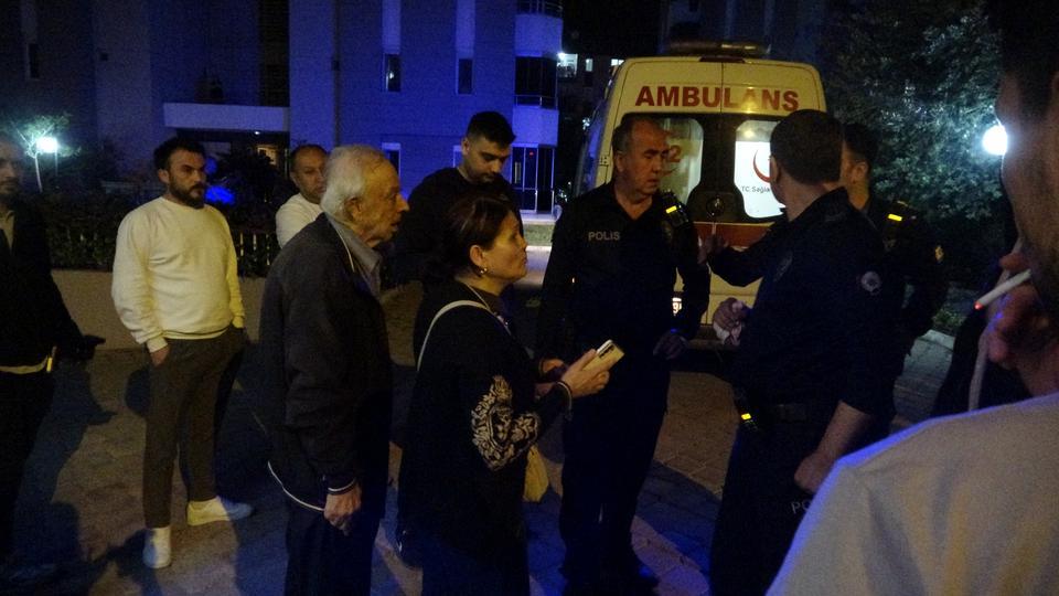 Anne ve babasını odaya kilitledi, ekiplere zor anlar yaşattı