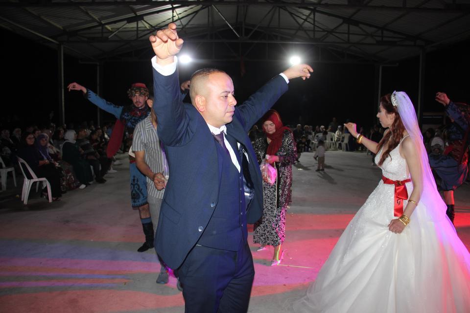 PANDEMİDE NİKAHLANAN ÇİFTİN DÜĞÜN HAYALİ 5 YIL SONRA GERÇEK OLDU NİKAHLARI SESSİZDİ, DÜĞÜNLERİ İSE DAVULLU-ZURNALI "NİKAHIMIZA ANNE-BABAMIZ BİLE GELEMEMİŞTİ"