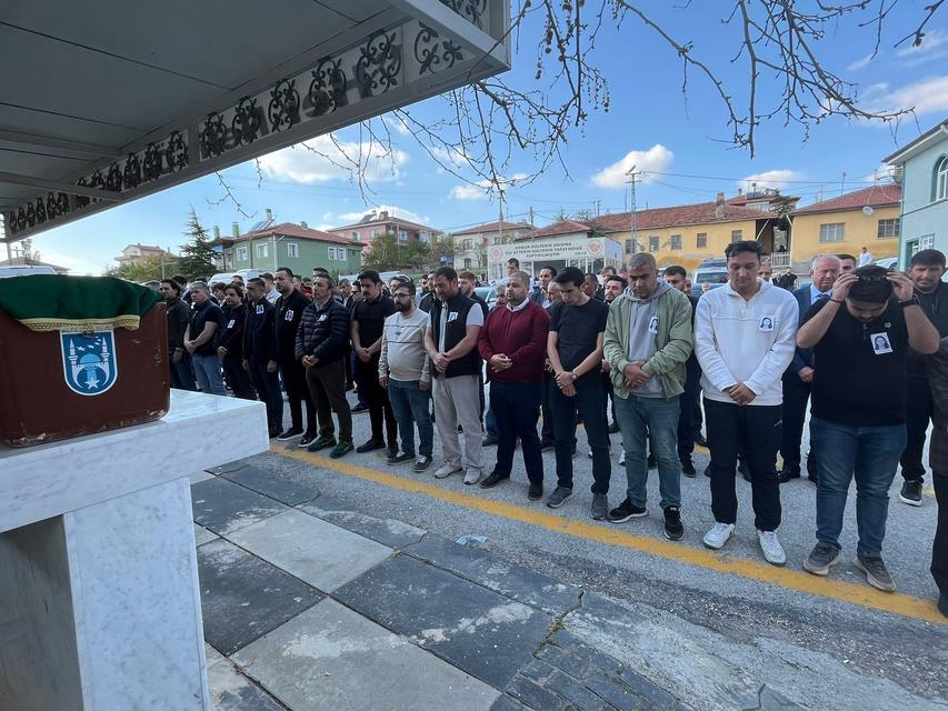 Saplantılı komşusu tarafından öldürülen genç kız, son yolculuğuna uğurlandı