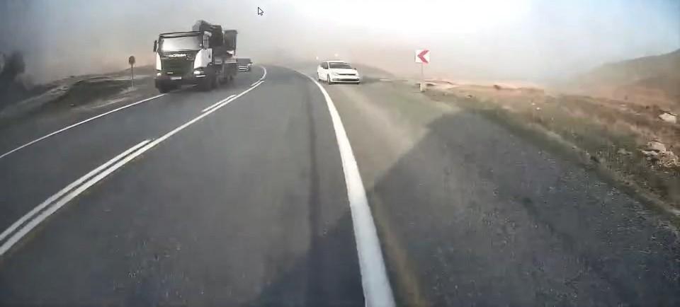 Otomobilin hatalı sollaması kazaya davetiye çıkardı