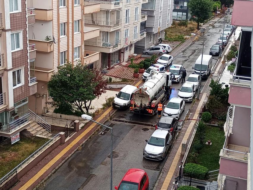 Sağanak etkili oldu; katları su bastı