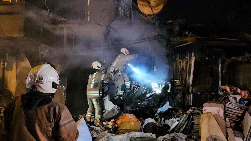 Çorap üretim atölyesi alevlere teslim oldu