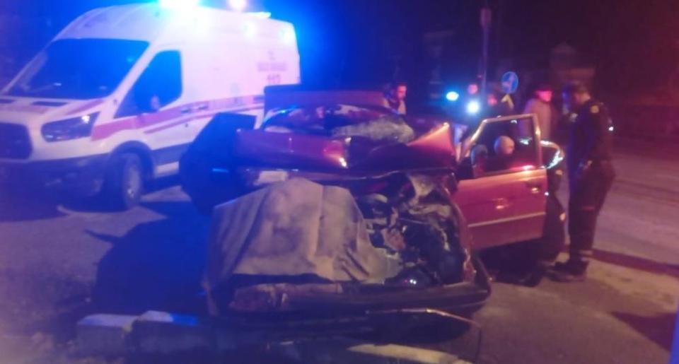 Otomobil ile kamyon çarpıştı: 1 yaralı