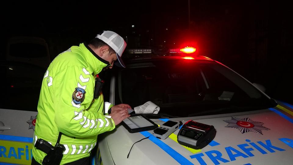 Polisin "Dur" ihtarına uymadı, kaçarken kaza yaptı