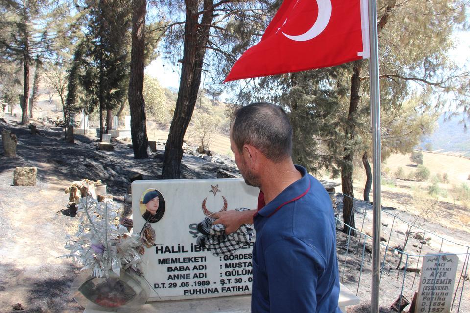 YANGINDA ŞEHİT MEZARI YANMADI