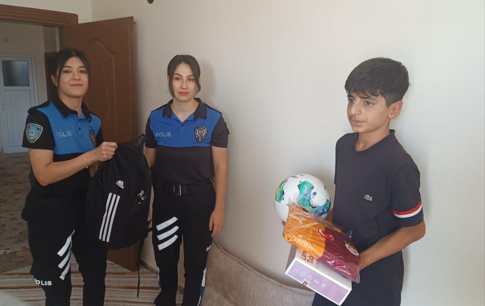 Çöpün yanında bulduğu 1 milyon 600 bin liralık altını polise teslim etti