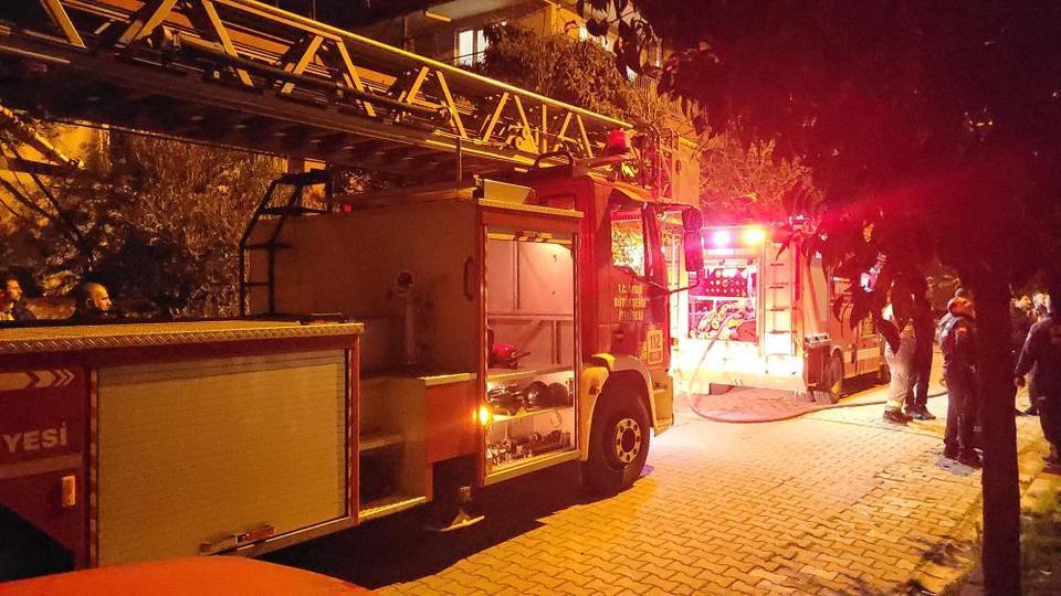 Aydın'da gece yarısı evden alevler yükseldi