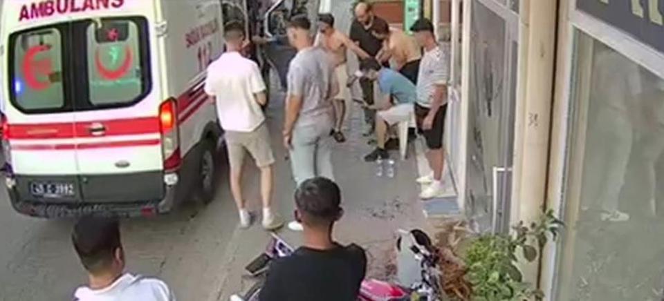 Motosiklet iş yerine girdi, kask hayat kurtardı