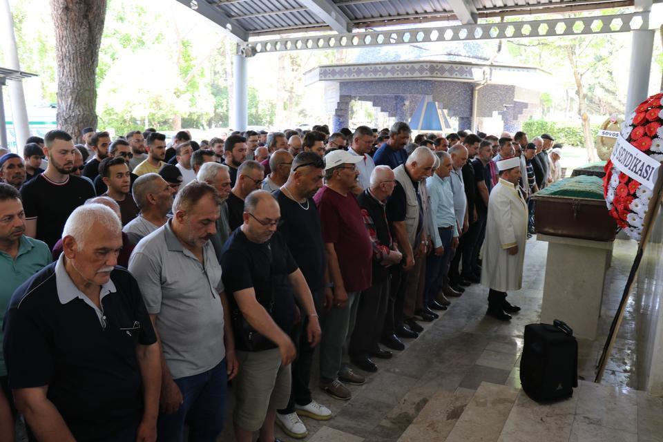 Aydın'da trenin altında kalan ambulans şoförü son yolculuğuna uğurlandı