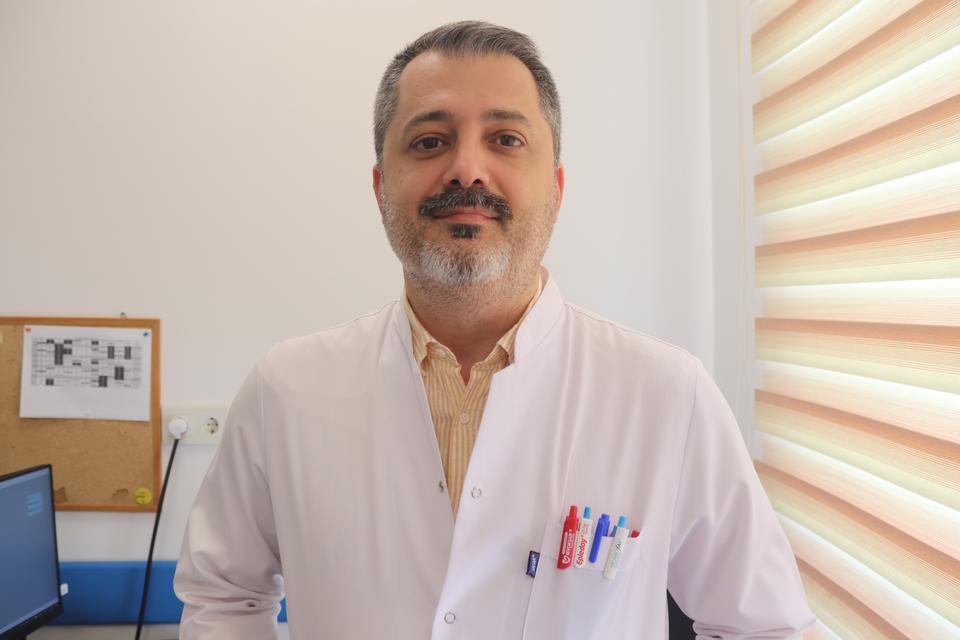 ÇALIŞTIĞI HASTANEDE KALBİ DURDU, MESAİ ARKADAŞLARI HAYATA DÖNDÜRDÜ