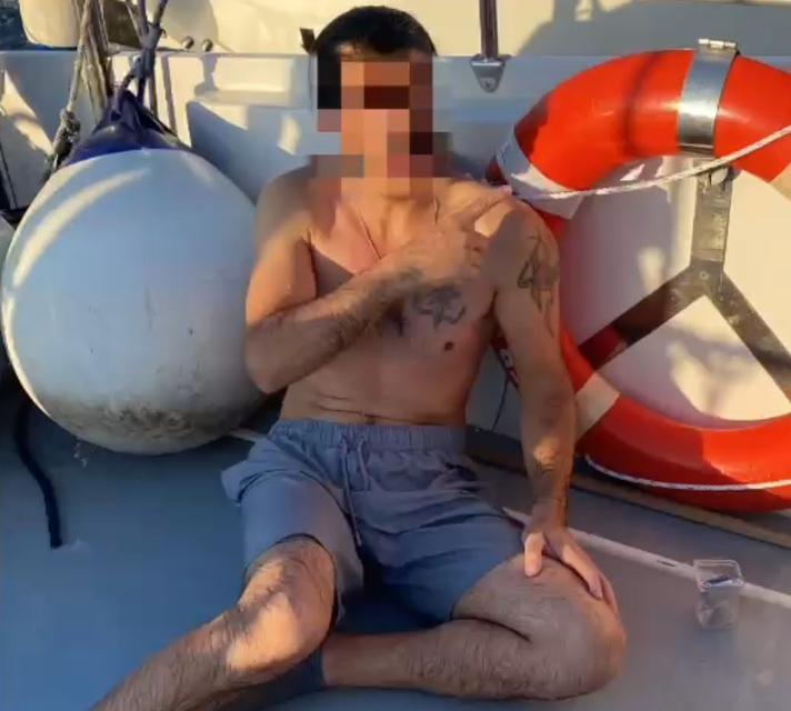 Hapis cezası ile aranıyordu, Yunan adasına yüzerek kaçmaya çalışırken yakalandı