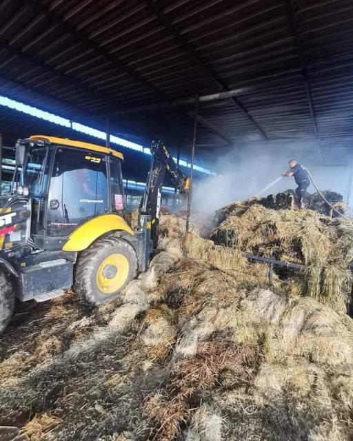 Aydın’ın Koçarlı ilçesinde yerel seçimler sonrası Koçarlı Belediye Başkanı Özgür Arıcı’nın başkan seçilmesi ile Belediye için başka bir kurum tarafından tahsis edilen arazöz geri istenince Cincin mahallesinde meydana gelen yangına destek müdahalesi yapılamadı.
Orman İşletme Müdürlüğü tarafından Koçarlı Belediyesine önceki dönem tahsis edilen arasöz Belediye Başkanı Özgür Arıcı’nın seçimi kazanmasının ardından geri iadesi istendi. Belediyenin hizmetini aksatmak için geri alınacağı iddia edilen araç meydana gelen yangında kullanılamadı.