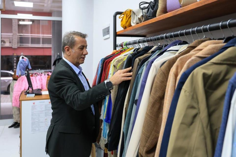 Efeler Belediyesi’nin Sosyal Destek Giyim Noktası 2 haftada 80 haneye ulaştı