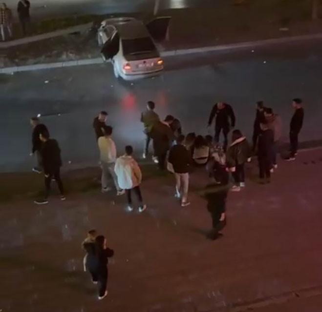 Kontrolünden çıkan otomobil direğe çarptı: 4 yaralı