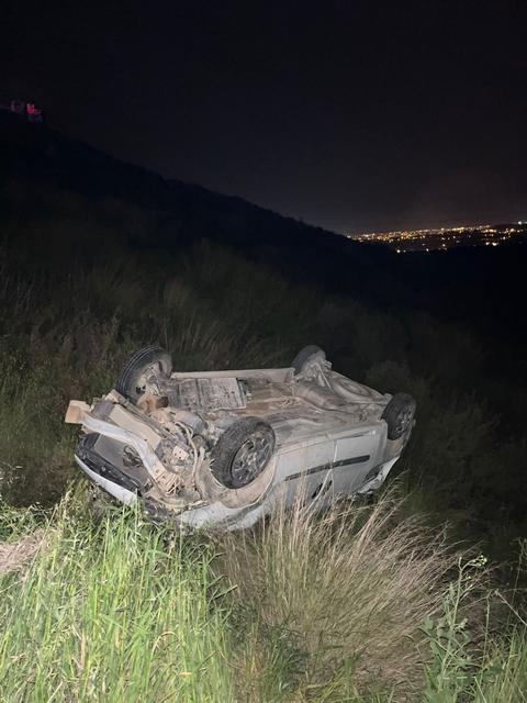 Hafif ticari araç, antik kent girişinde şarampole yuvarlandı