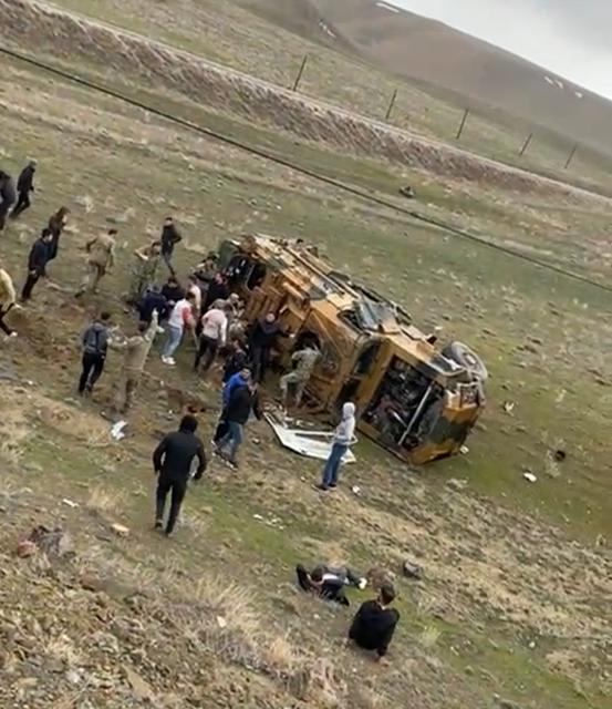 VAN'DA ASKERİ ARAÇ KAZA YAPTI: 6 YARALI