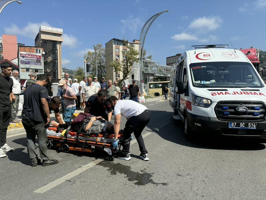 Çevre Yolu'nda yaşlı kadına otomobil çarptı