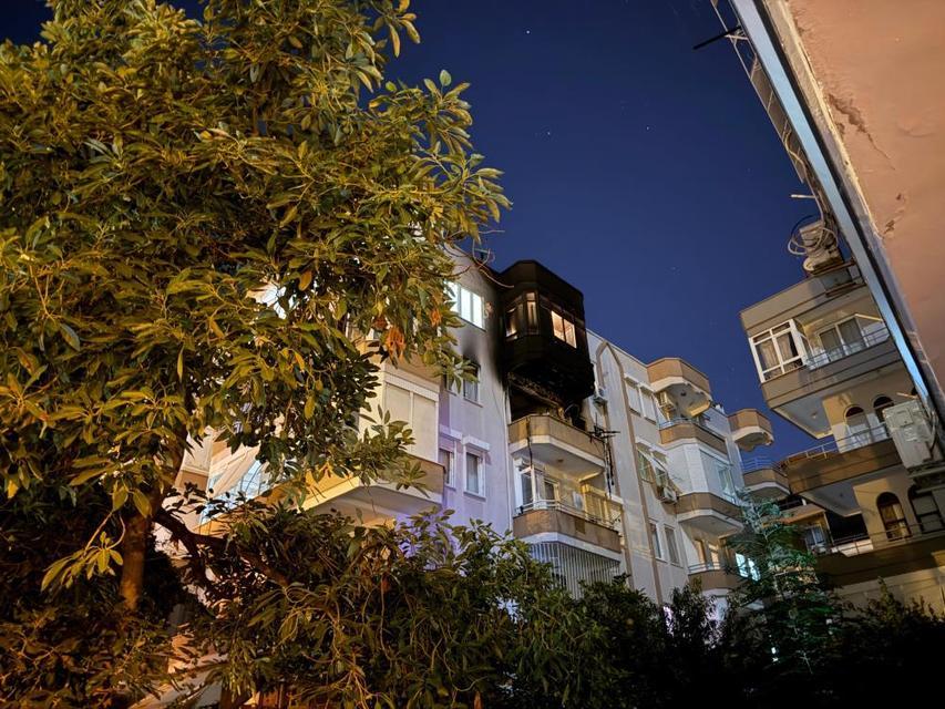 5 katlı binada yangın: 1 kişi hayatını kaybetti