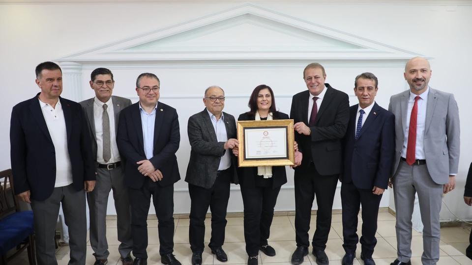 MAZBATASINI ALAN BAŞKAN ÇERÇİOĞLU, İŞBİRLİĞİ MESAJI VERDİ BAŞKAN ÇERÇİOĞLU: "BAŞLADIĞIMIZ İŞLERİ BİTİRECEĞİZ"