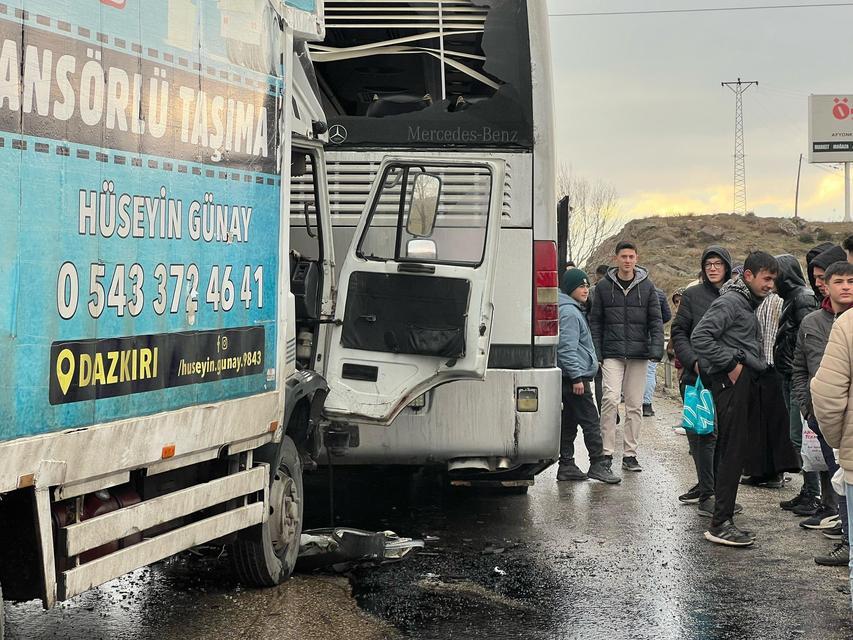 AFYONKARAHİSAR'DA OTOBÜS KAZASI