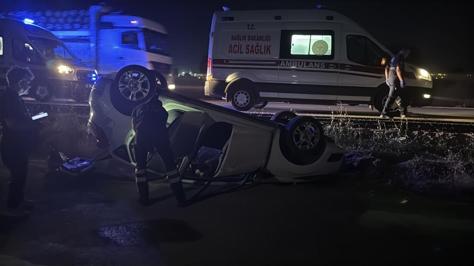 Takla atan otomobildeki 2 kişi yaralandı