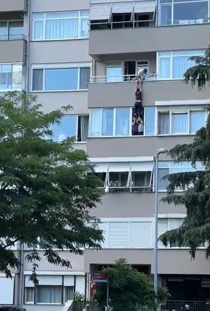 İntihar girişiminde bulunan kadını komşuları son anda kurtardı
