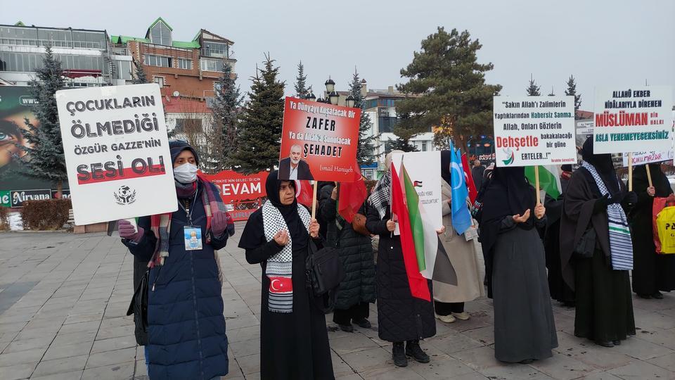 SAĞLIKÇILARIN 63 HAFTADIR SÜREN SESSİZ YÜRÜYÜŞÜ