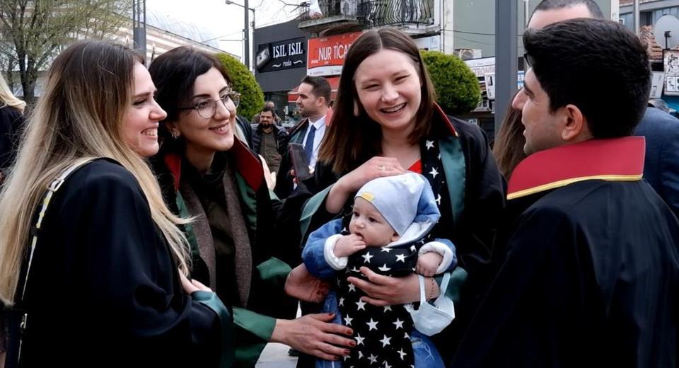 Pencereden düşen avukat kaldırıldığı hastanede kurtarılamadı