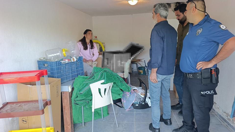 HIRSIZLIK İHBARINA GİDEN POLİS, ÖZEL GARAJDA 5 AYLIK BEBEKLE ANNESİNİ BULDU KADININ KAPISI AÇIK OTOMOBİLE GİRDİĞİ; ARAÇ İÇERİSİNDEN RUHSAT, ANAHTARLAR VE GARAJ KUMANDASINI ALARAK GARAJA GİRDİĞİ ANLAŞILDI GARAJ SAHİBİ KADIN ŞİKAYETÇİ OLMADI BEBEK VE ANNE POLİS EKİPLERİ TARAFINDAN YAKINLARINA TESLİM EDİLMEK ÜZERE GÖTÜRÜLDÜ