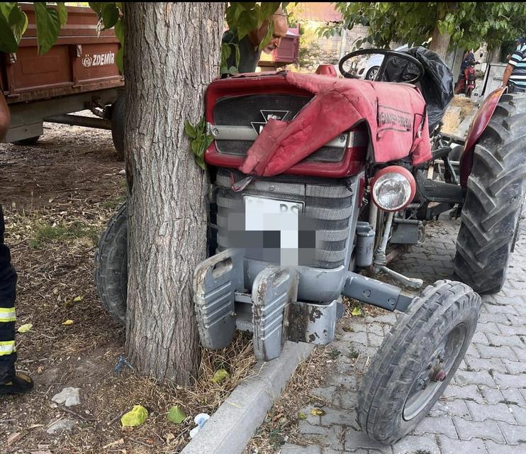 Ağaca çarpan traktör sürücüsü hayatını kaybetti