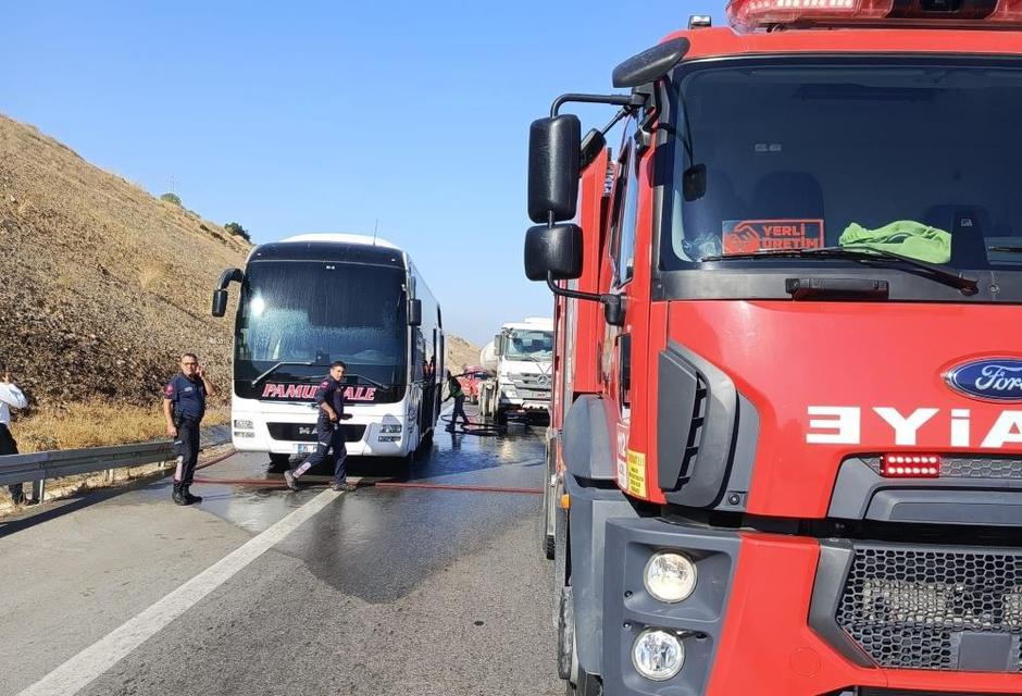 Aydın'da yolcu otobüsü alevlere teslim oldu