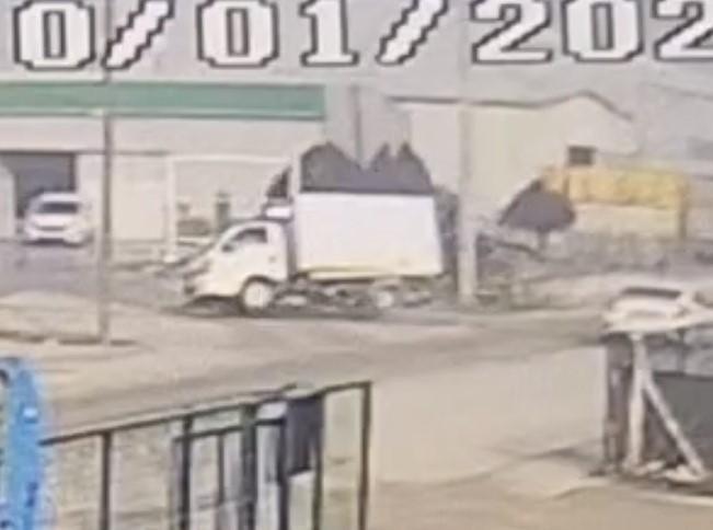 BURSA'DA OTOMOBİL İLE KAMYONET ÇARPIŞTI