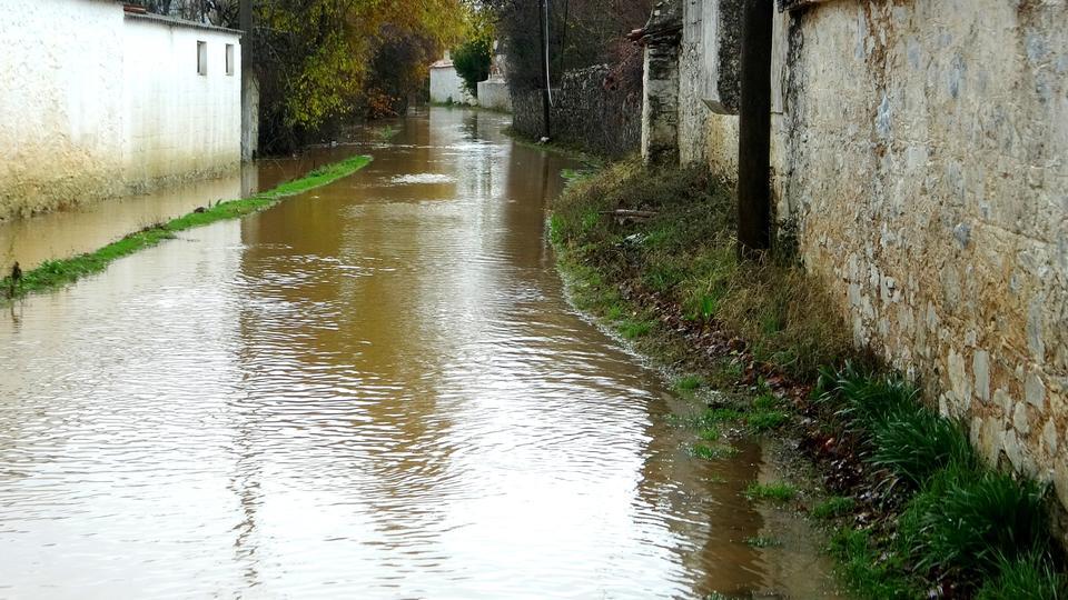MUĞLA'DA YOĞUN YAĞIŞ SU BASKINLARINA SEBEP OLDU