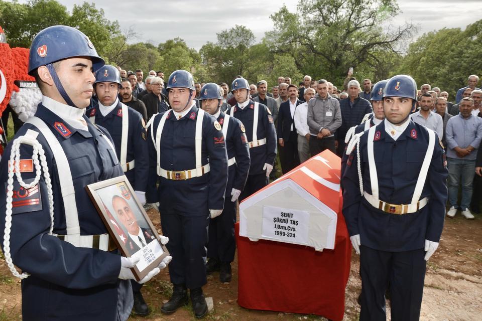 MARDİNLİ ŞEHİT UZMAN ÇAVUŞ SON YOLCULUĞUNA UĞURLANDI