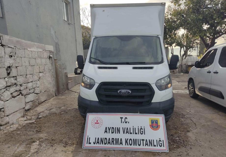 Aydın’da 39 kişi kamyonette yakalandı