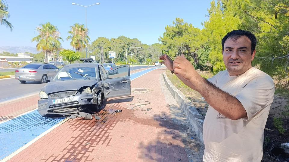 Lastiği patlayan otomobil takla attı