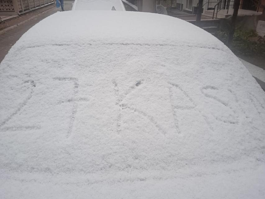 AFYONKARAHİSAR'DA KAR YAĞIŞI ETKİLİ OLDU
