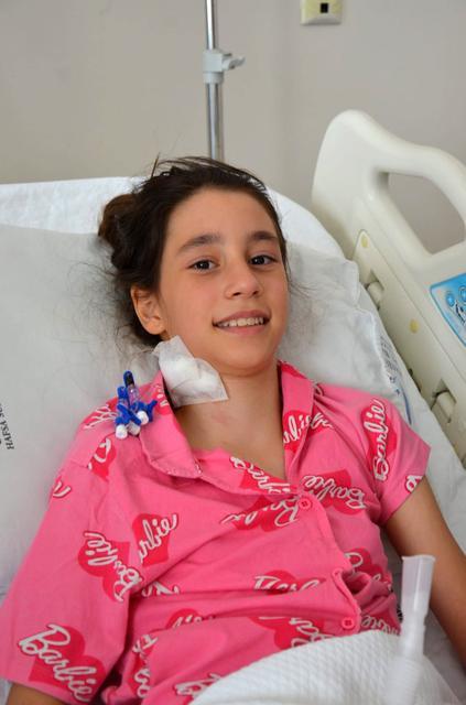10 YAŞINDAKİ MERVE'NİN KALBİNDEKİ İKİ DELİK KAPATILDI