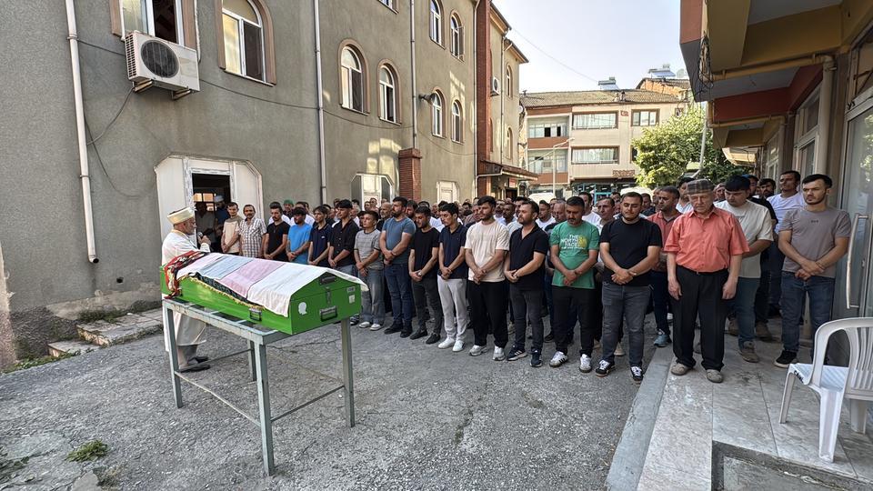 EŞİ TARAFINDAN ÖLDÜRÜLEN 3 ÇOCUK ANNESİ KADIN TOPRAĞA VERİLDİ