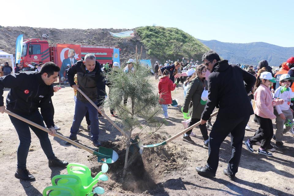 AYDIN'DA FİDANLAR TOPRAKLA BULUŞTU