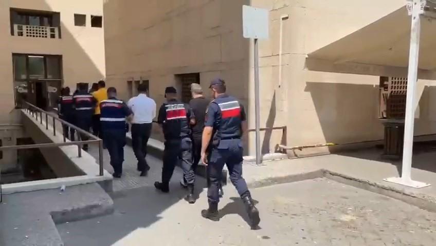 MASAJ ADI ALTINDA FUHŞA GEÇİT YOK: 5 GÖZALTI FUHŞA ZORLANAN 12 TAYLANDLI KADIN KURTARILDI BURSA İL JANDARMA KOMUTANLIĞI'NDAN İNSAN TACİRLERİNE GEÇİT YOK