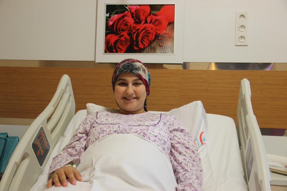 BÖCEK İLACINDAN ZEHİRLENDİĞİ İDDİA EDİLEN Y.T'NİN MEHMET AKİF ERSOY DEVLET HASTANESİ'NDE İLK DÜNYAYA GELEN BEBEK OLDUĞU ORTAYA ÇIKTI DAİREDE YAPILAN İLAÇLAMADAN ZEHİRLENME SONUCU ÖLEN Y.T'NİN MEHMET AKİF ERSOY DEVLET HASTANESİ'NDE İLK DÜNYAYA GELEN BEBEK OLDUĞU ORTAYA ÇIKTI