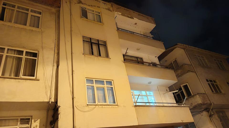 Eşini vurup, aynı tabancayla kendi kafasına ateş etti