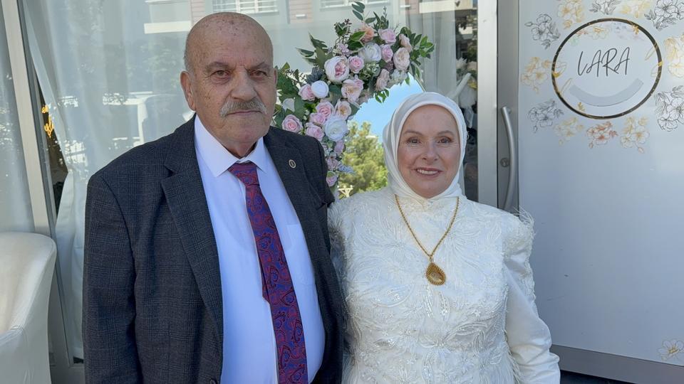 52 YIL SONRA HAYALLERİNE KAVUŞTULAR: KAÇARAK EVLENEN ÇİFT DÜĞÜN YAPTI