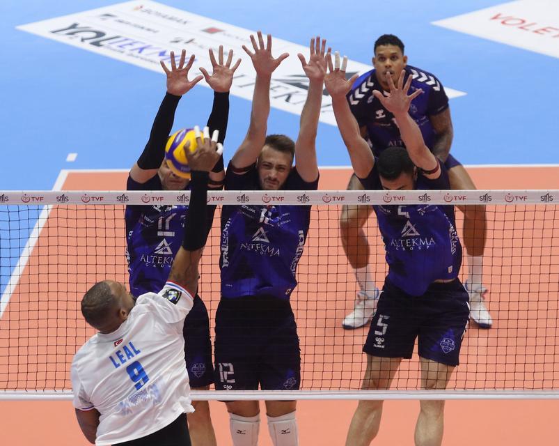 Efeler Ligi: Altekma: 2 - Halkbank: 3